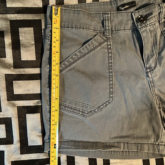 Women’s Shorts - Picture 4 of 6